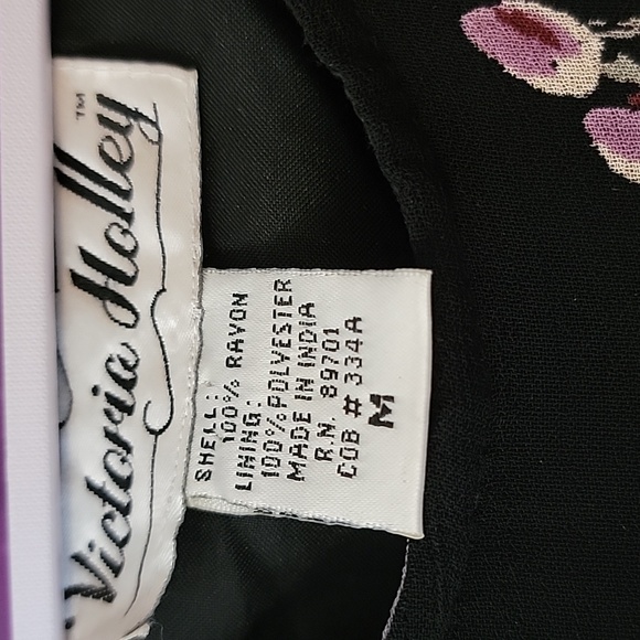 Victoria Holly sleeveless dress black with beautiful florals size medium - Picture 3 of 9